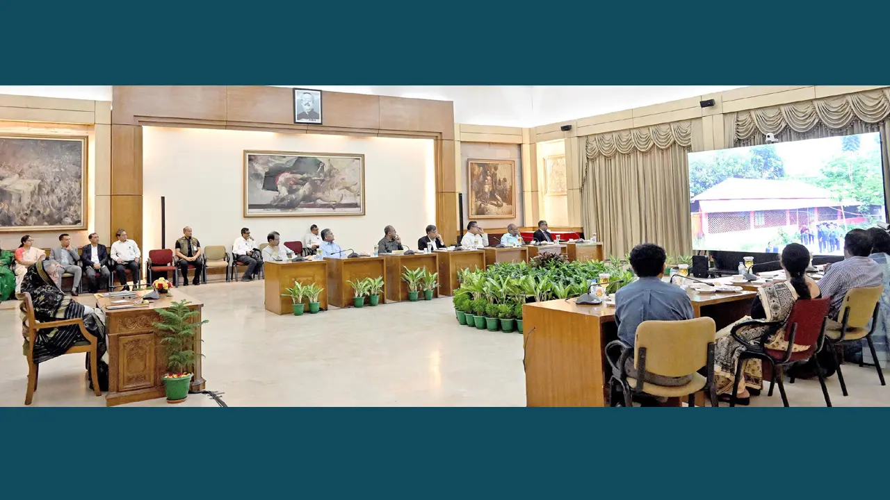 ‘কলকাতায় মুজিব’ তথ্যচিত্রের খসড়া কপি অবলোকন করলেন প্রধানমন্ত্রী