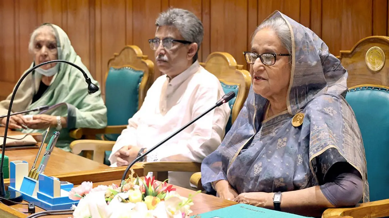 ‘দলকে কুক্ষিগত করা যাবে না, সবাইকে সুযোগ দিতে হবে’