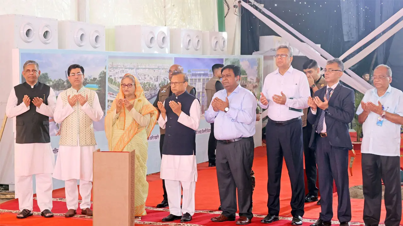 ১০তলা বঙ্গবাজার মার্কেটসহ ৪ প্রকল্পের উদ্বোধন করলেন প্রধানমন্ত্রী