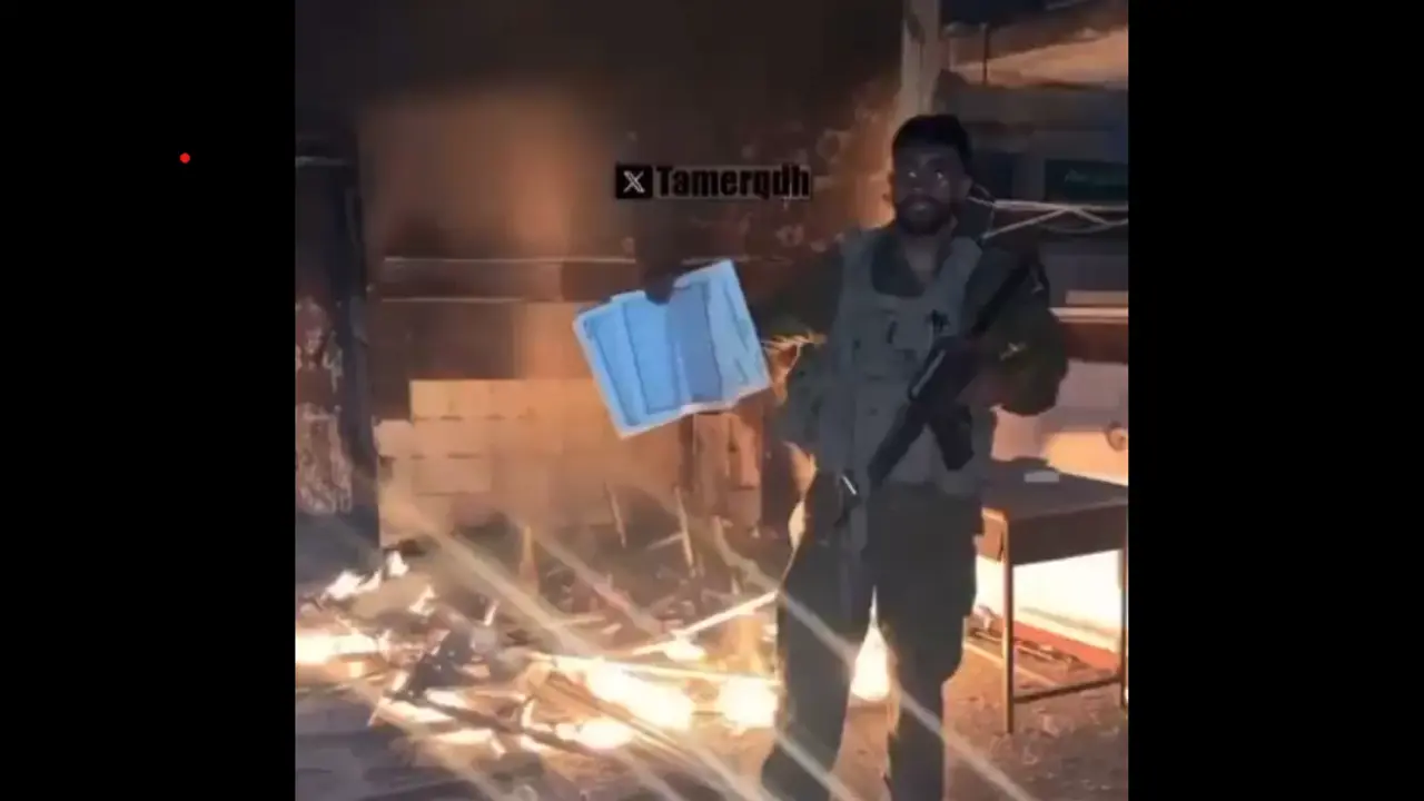 গাজায় কোরআন পোড়াচ্ছেন ইসরায়েলি সেনারা