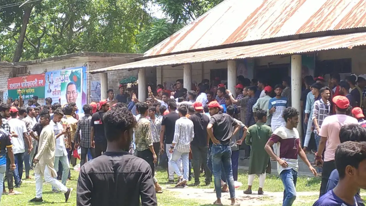 রাজবাড়ীতে ছাত্রদলের কর্মী সমাবেশে ধাওয়া-পাল্টা ধাওয়া