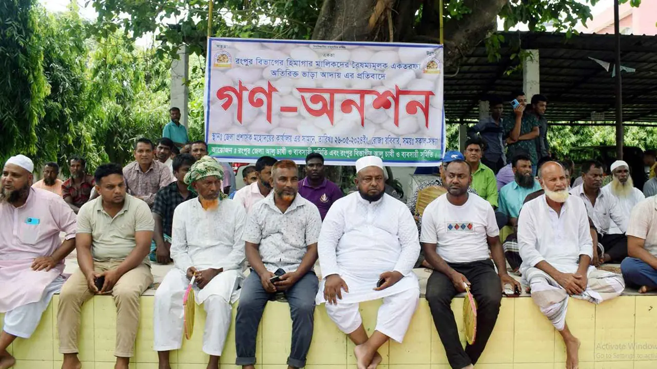 হিমাগারে অতিরিক্ত ভাড়া আদায়, প্রতিবাদে গণঅনশনে আলুচাষিরা