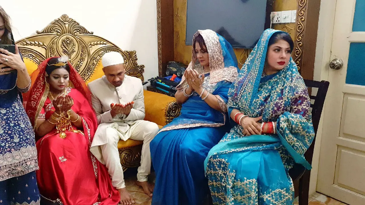 শিল্পী সমিতির নির্বাচনে প্রেম, বিয়ে করলেন রাসেল-বর্ষা