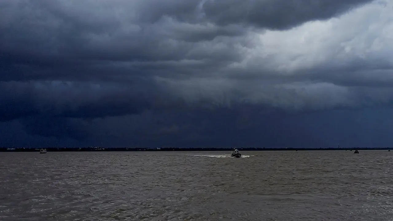প্রবল ঘূর্ণিঝড়ে রূপ নিলো ‘রেমাল’