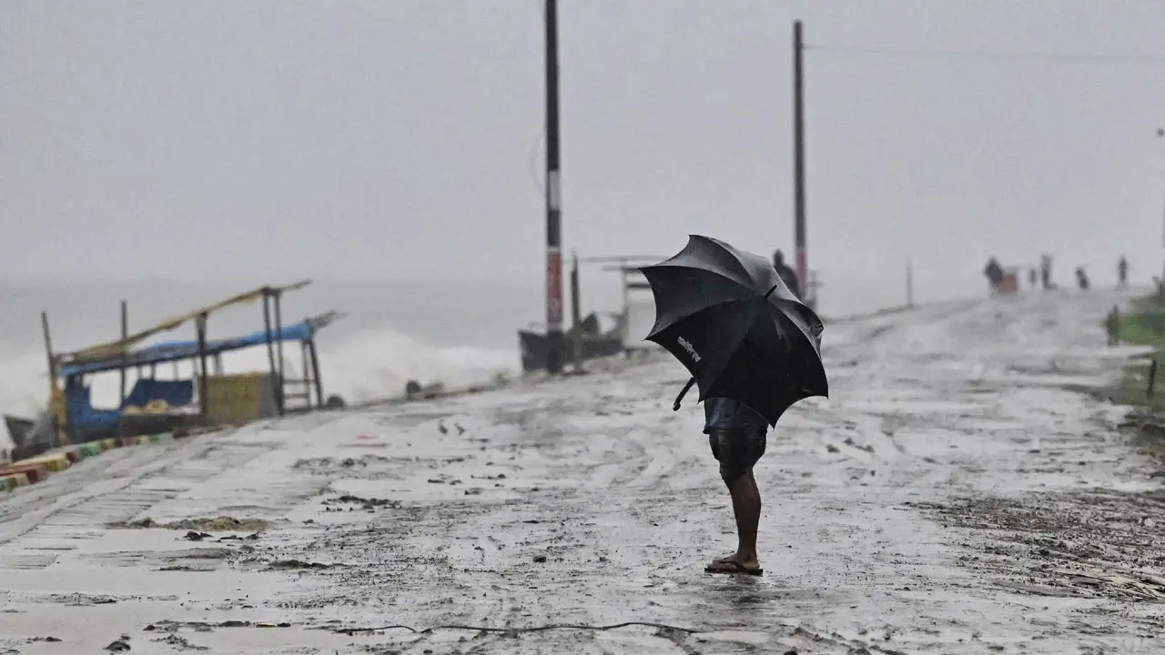 উপকূলীয় অঞ্চলে শুরু হয়েছে ‘রেমালে’র প্রভাব
