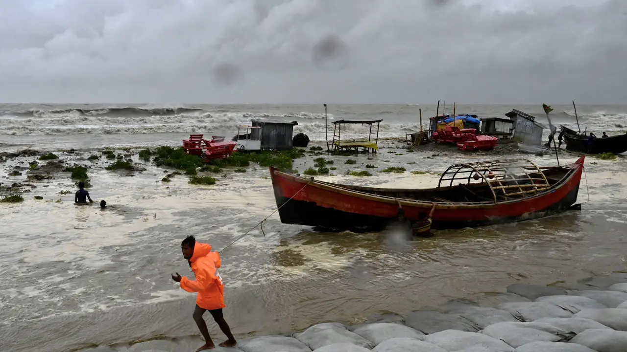 ৬টার পর খেপুপাড়া অতিক্রম করবে ঘূর্ণিঝড় ‘রেমালে’র কেন্দ্র