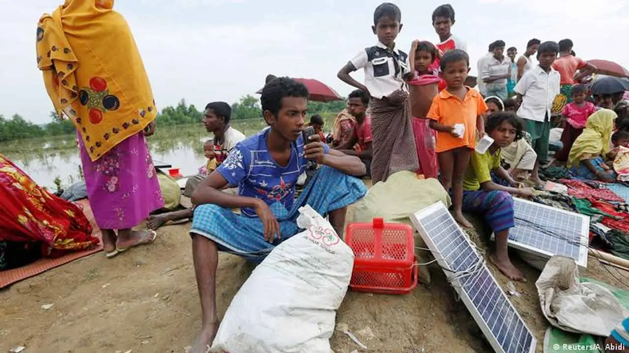 রাখাইনে বাড়ছে সংঘাত, ফের বাস্তুচ্যুত হচ্ছেন রোহিঙ্গারা