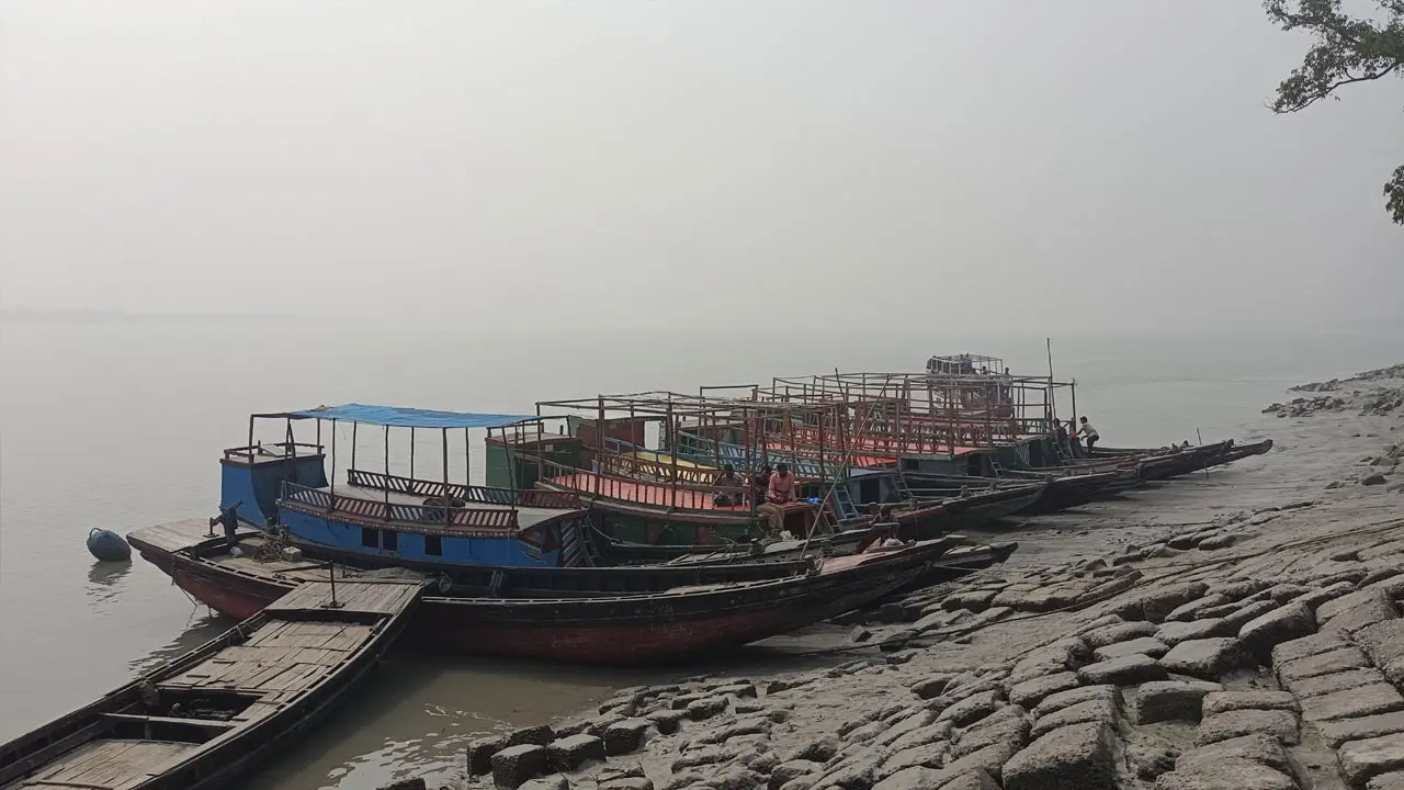 সাতক্ষীরায় কন্ট্রোল রুম চালু, সবার ছুটি বাতিল