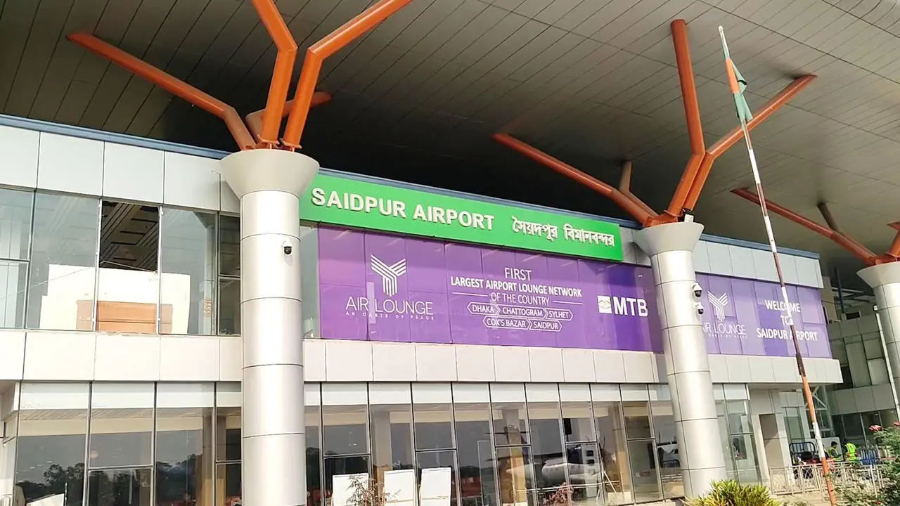 বিমানবন্দরের রানওয়েতে শিয়াল, ২৫ মিনিট দেরিতে নামল ফ্লাইট