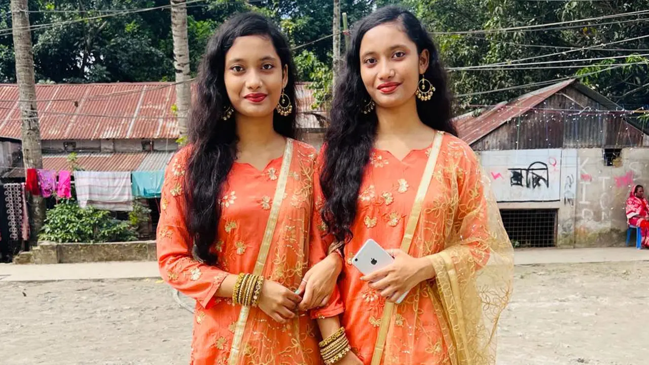একসঙ্গে জন্ম, একসঙ্গে পরীক্ষা দিয়ে জিপিএ-৫ পেল দুই বোন