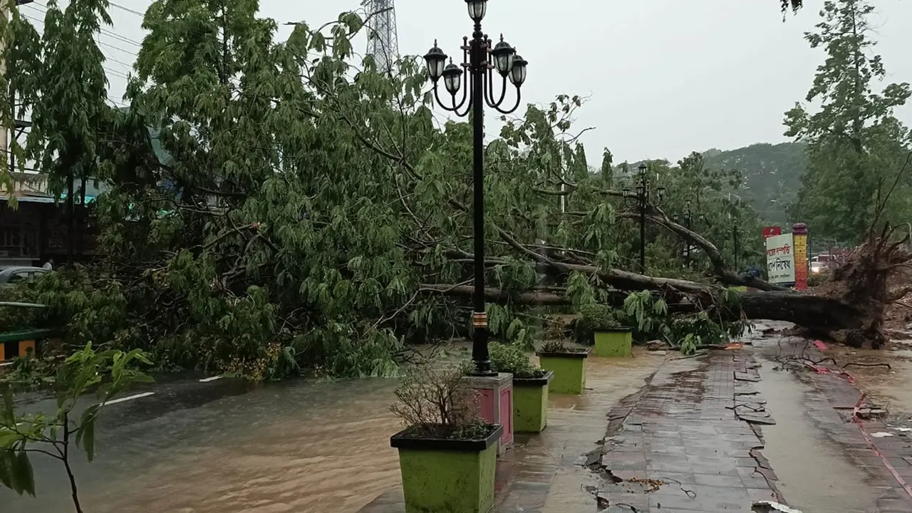 ১২ অঞ্চলে দুপুরের মধ্যে ঝড় হতে পারে