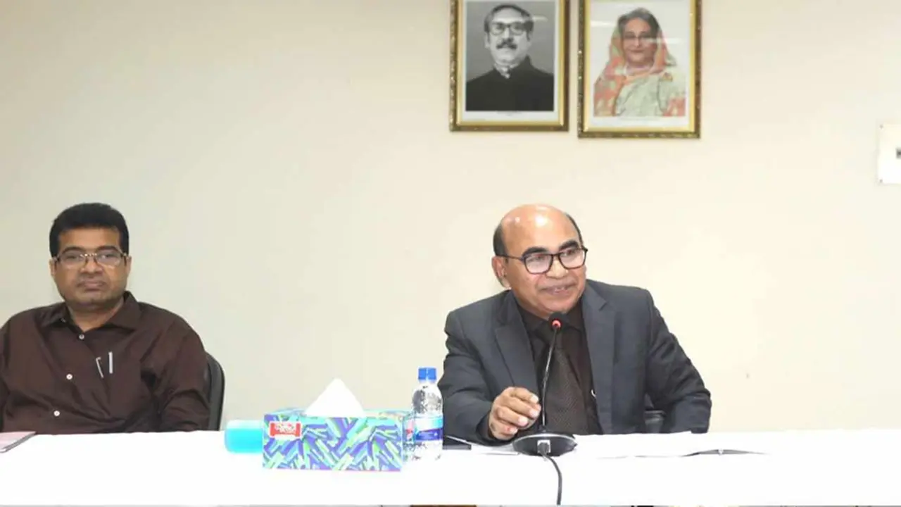 স্নাতক স্তরে বাধ্যতামূলক ইন্টার্নশিপ চালুর পরামর্শ ইউজিসির