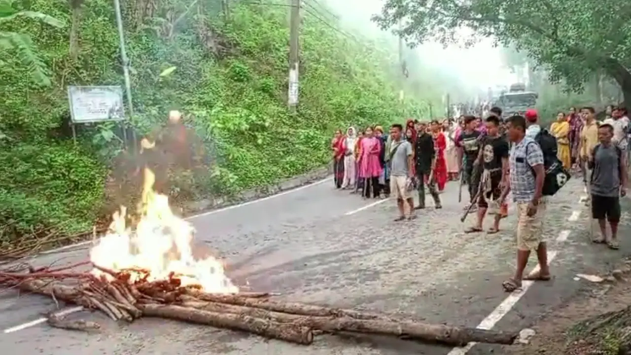 রাঙামাটিতে ইউপিডিএফের ডাকা অর্ধদিবস অবরোধ চলছে