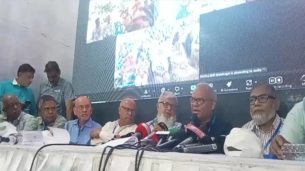 বঙ্গভবন থেকে শেখ মুজিবুরের ছবি নামিয়ে ফেলা ঠিক হয়নি : রিজভী