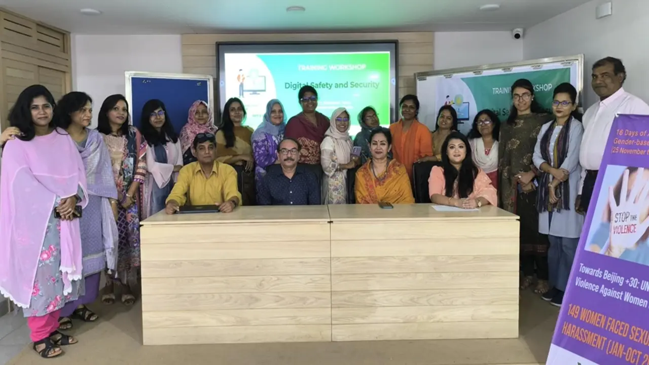 ব্যবহারিক জ্ঞানের অভাবে অনলাইনে হয়রানির শিকার নারী সাংবাদিকরা