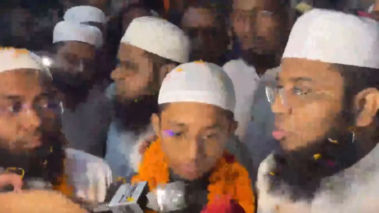 দেশে ফিরে যা বললেন বিশ্বজয়ী হাফেজ আনাস