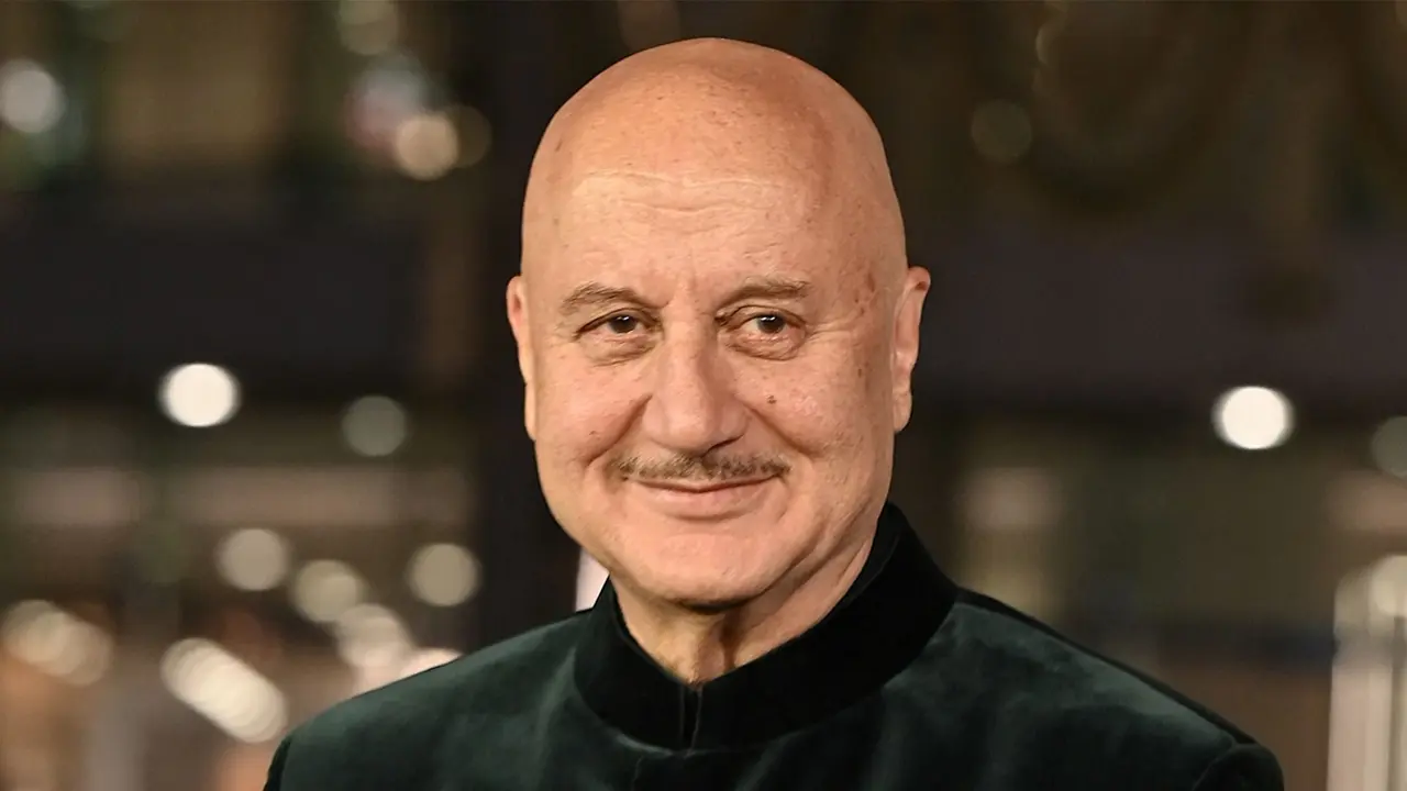 মায়ের কাছে গোপন তথ্য ফাঁস করলেন অনুপম খের