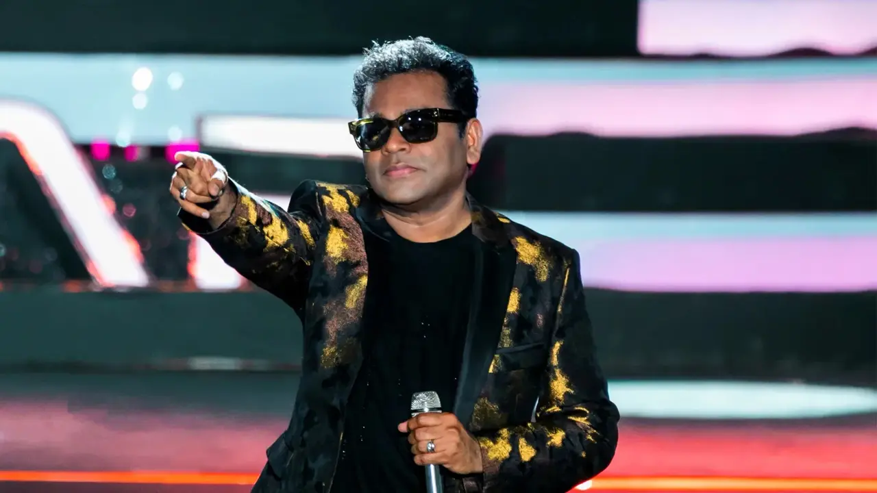 বিচ্ছেদের পর প্রথম জনসমক্ষে এ আর রহমান