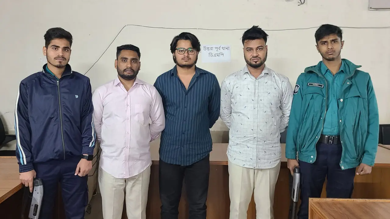 চাকরির প্রলোভন দেখিয়ে প্রতারণা, গ্রেপ্তার ৩