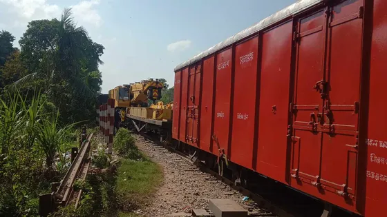 ব্রাহ্মণবাড়িয়ায় ট্রেন লাইনচ্যুত, চলছে উদ্ধার কাজ