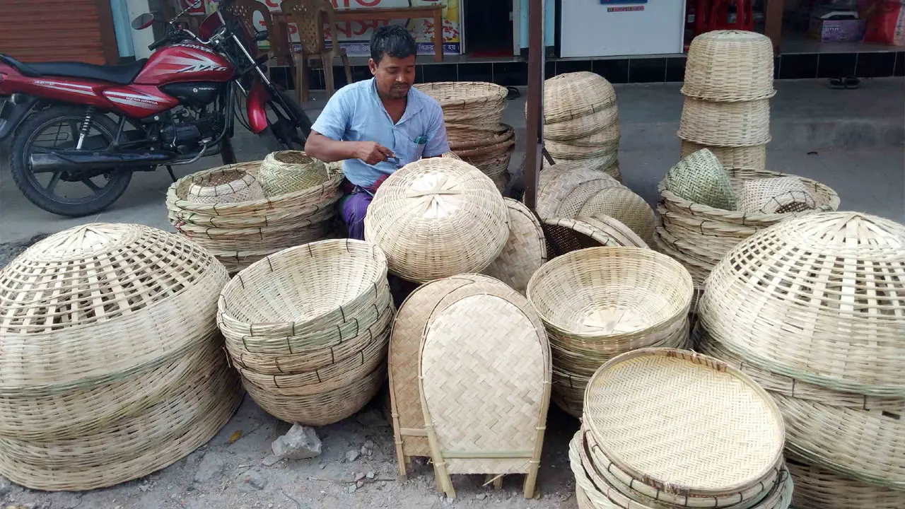 হারিয়ে যাওয়া বাঁশ শিল্পকে বাঁচিয়ে রাখার চেষ্টা