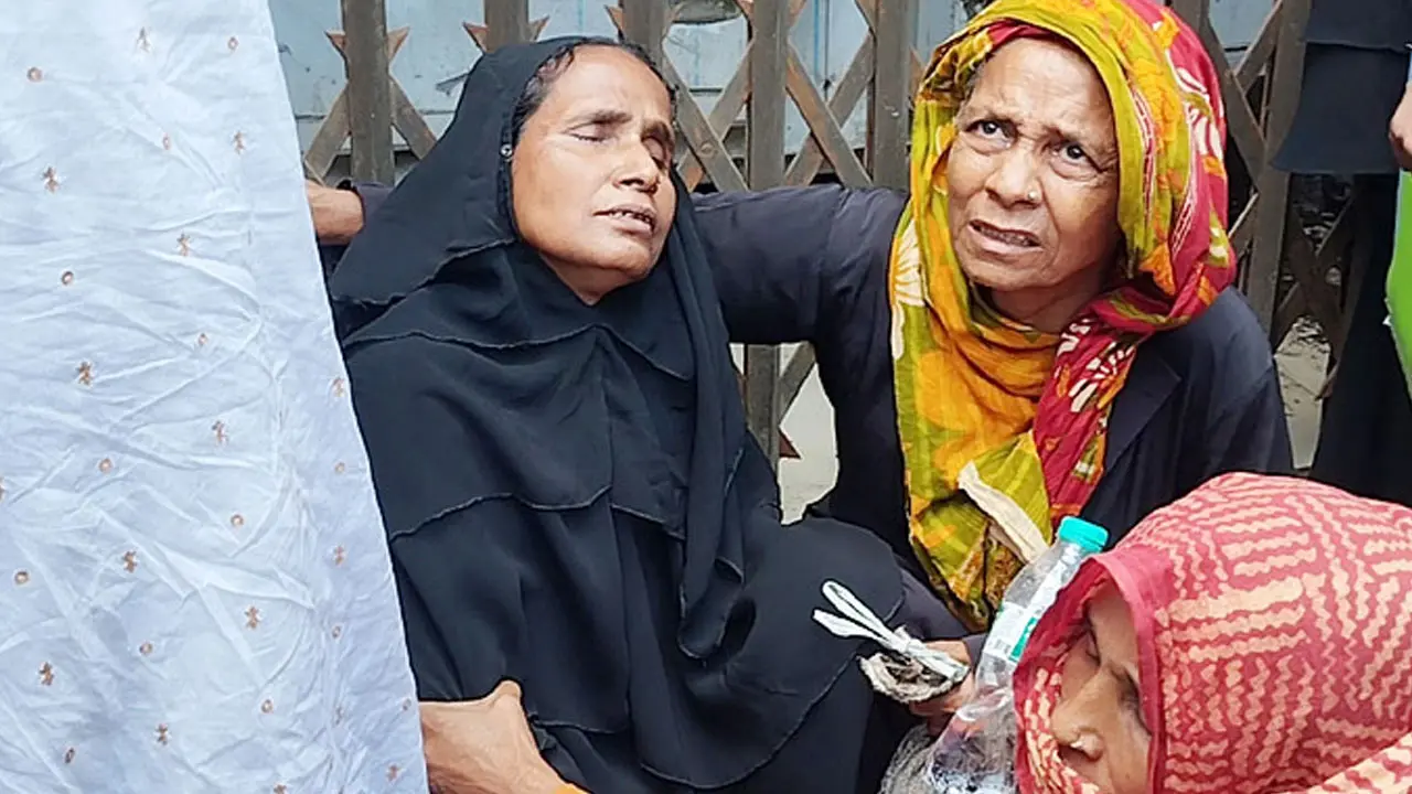 বিষপানে দুই মেয়েসহ মায়ের আত্মহত্যা