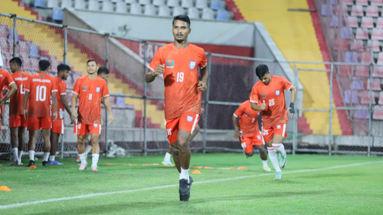 কৃত্রিম আলোর নিচে বাংলাদেশের ম্যাচ