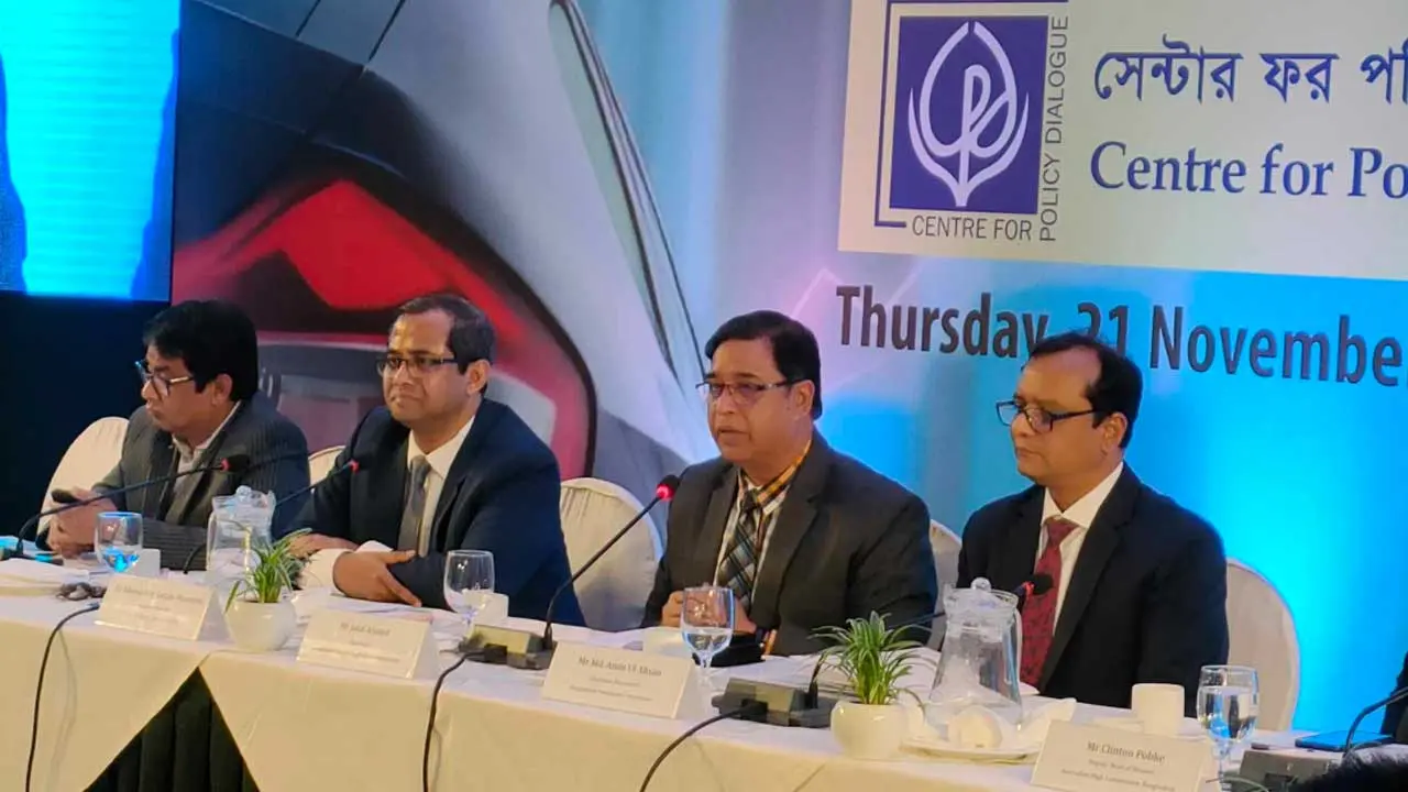 বাজারভিত্তিক পেট্রোল-অকটেনের মূল্য নির্ধারণে সরকার দ্বিধায় রয়েছে