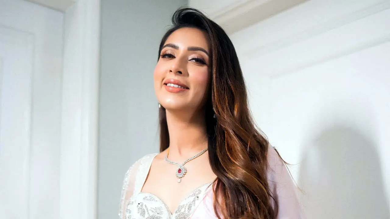 মা হলে সবাই জানতে পারবেন : মিম