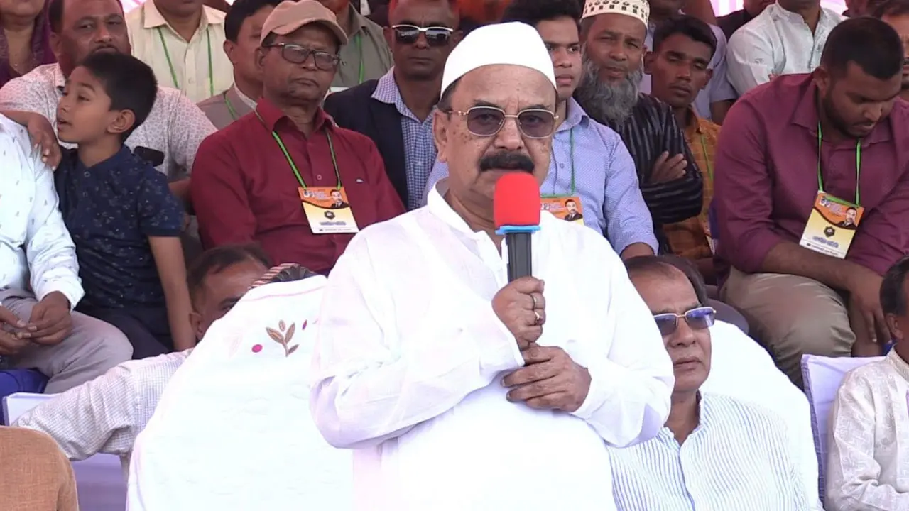গণতন্ত্র কিন্তু এখনও আমাদের হাতের নাগালে নেই : গয়েশ্বর