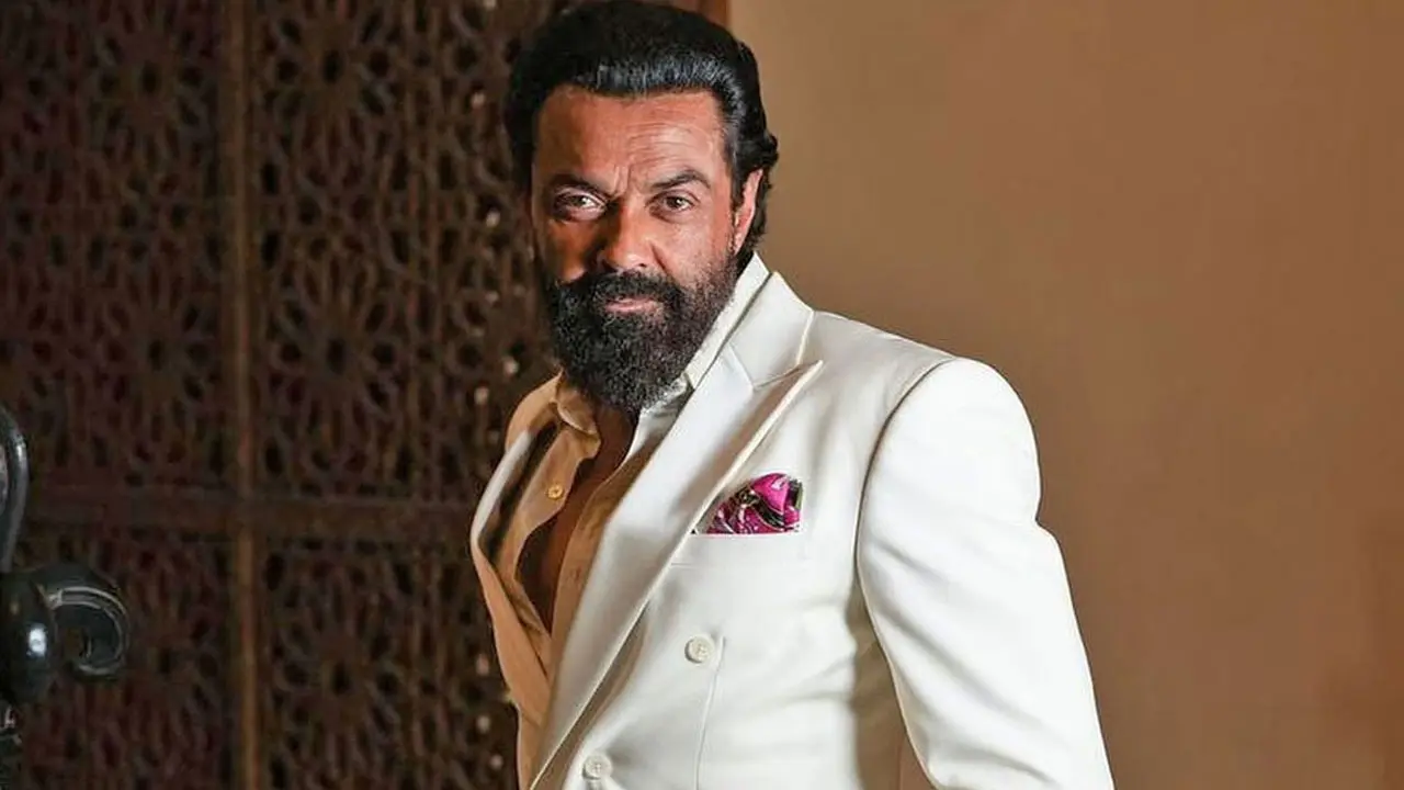 নায়িকার মুখের গন্ধে গা গুলিয়ে উঠেছিল ববির