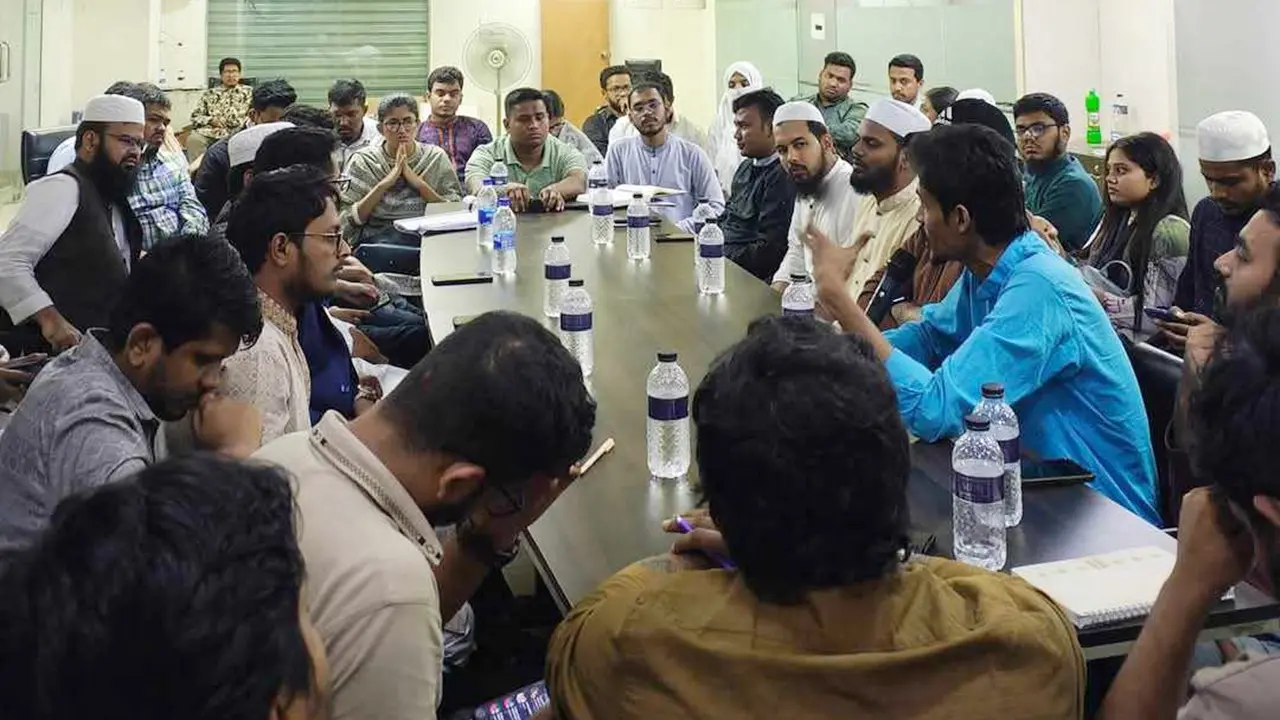 বৈষম্যবিরোধীদের ডাকে এক টেবিলে ১৭ ছাত্র সংগঠনের নেতারা