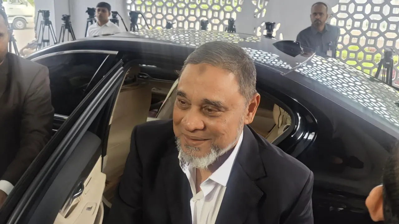 শপথ নিতে সুপ্রিম কোর্টে সিইসি ও চার কমিশনার
