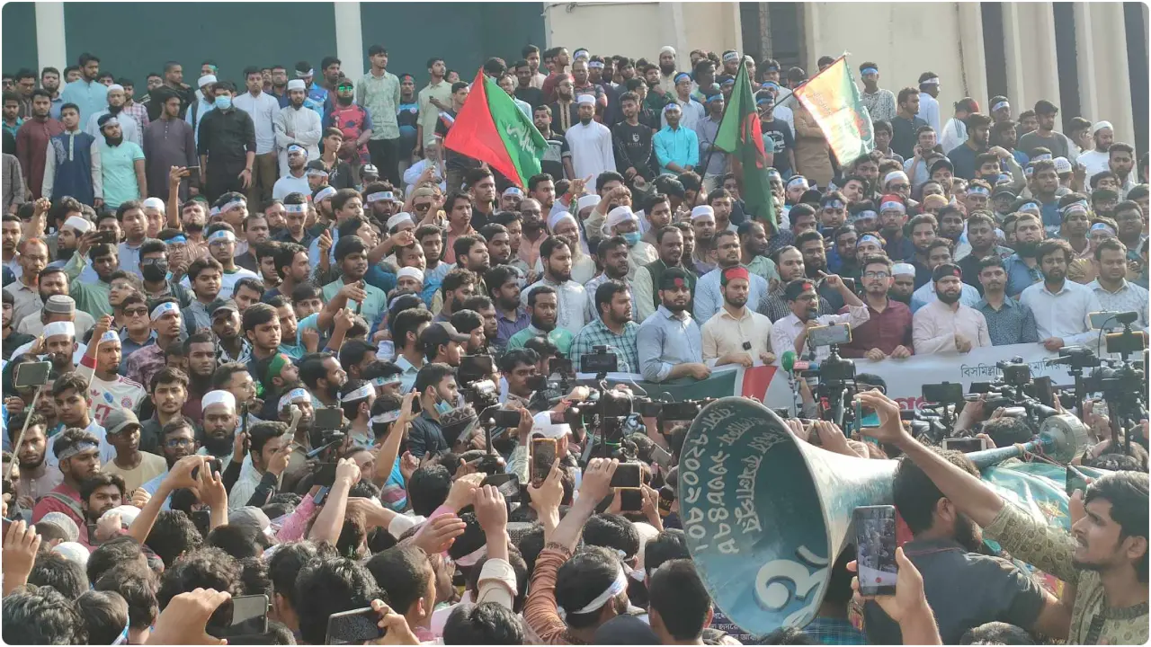 ছাত্র-জনতার বিপ্লবকে বিতর্কিত করতে ফ্যাসিবাদীরা কাজ করে যাচ্ছে