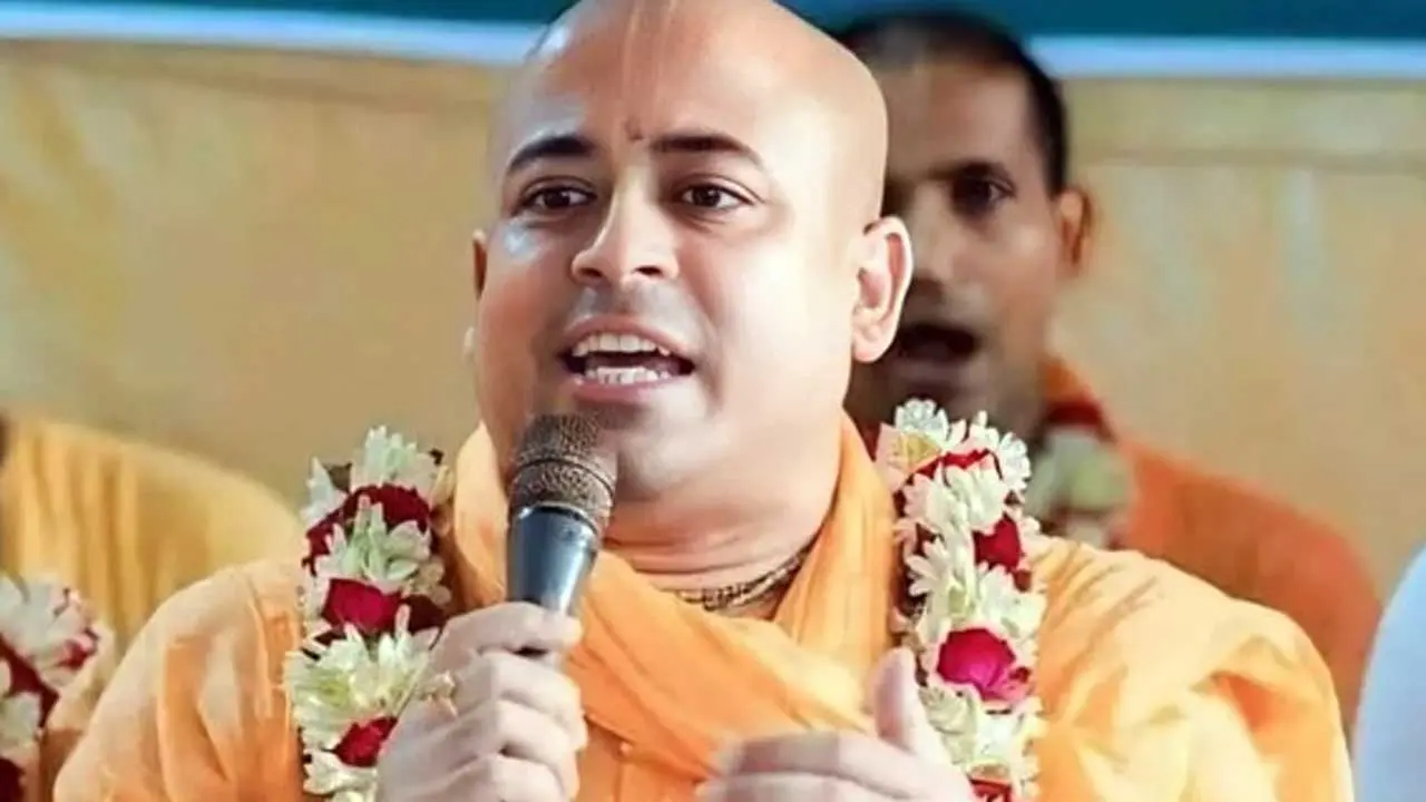চিন্ময় কৃষ্ণকে চট্টগ্রাম মেট্রোপলিটন পুলিশের কাছে হস্তান্তর