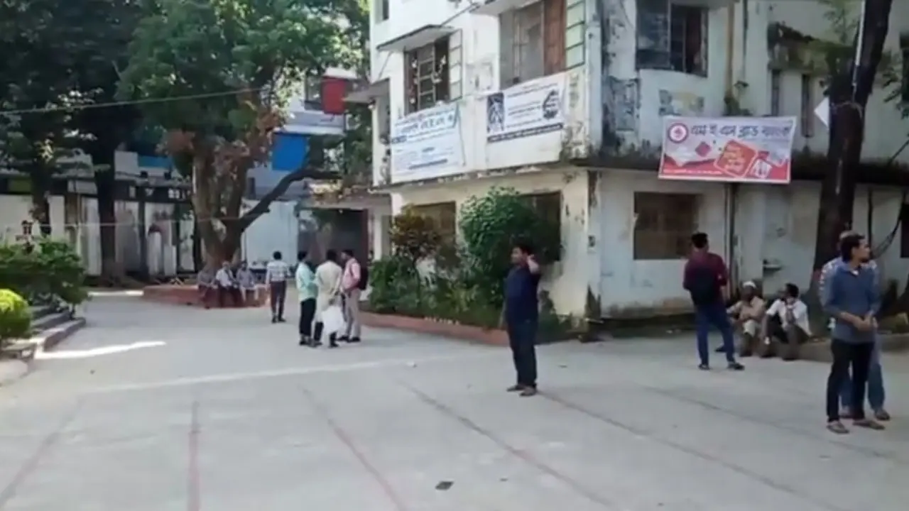 চট্টগ্রামে এমইএস কলেজে সংঘর্ষ, গুলিবিদ্ধ ১