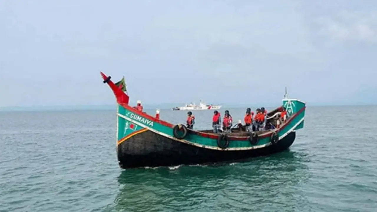 সেন্ট মার্টিন যাওয়ার পথে ৬ জনকে ধরে নিয়ে গেল আরাকান আর্মি