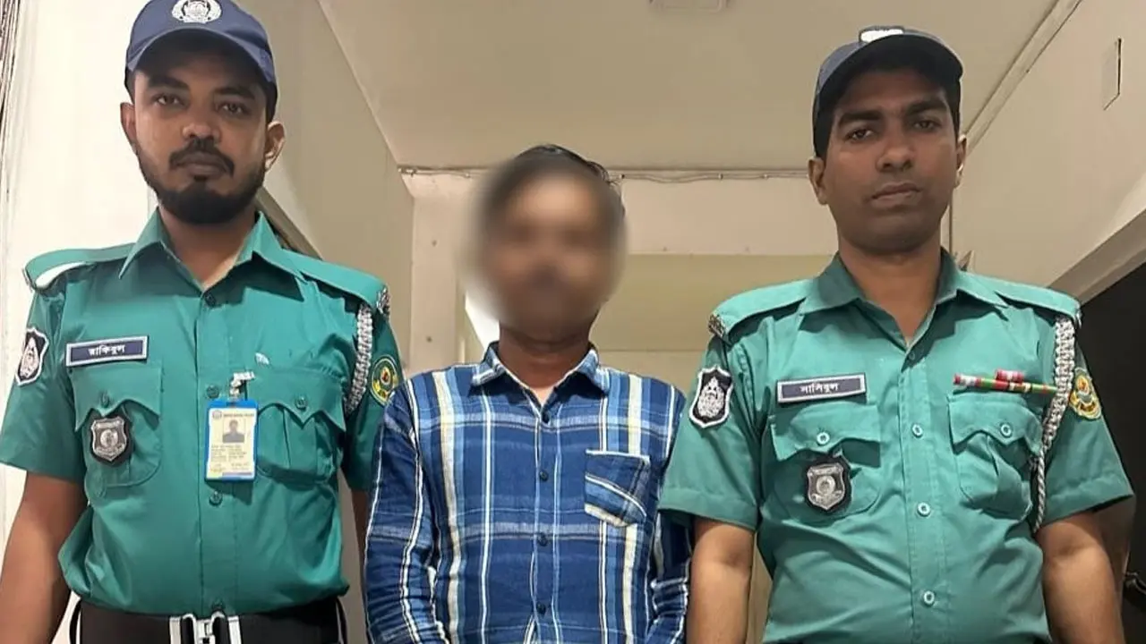 চট্টগ্রামে গুলি করে টাকা লুট, অস্ত্রসহ গ্রেপ্তার ১