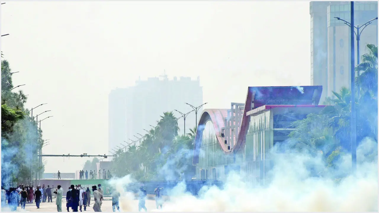 ইসলামাবাদের ডি-চকের দখল নিতে কেন মরিয়া পিটিআই?