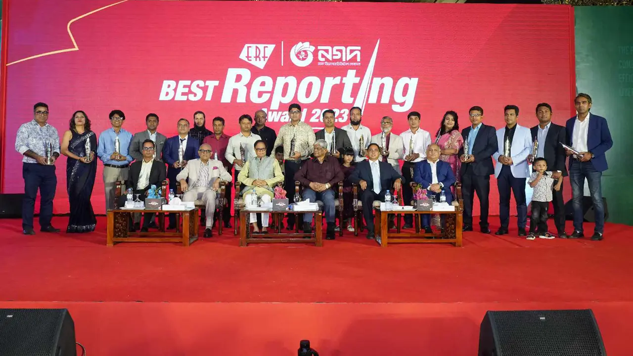 ঢাকা পো‌স্টের শ‌ফিকুলসহ ইআরএফ পুরস্কার পেলেন ১৯ সাংবাদিক