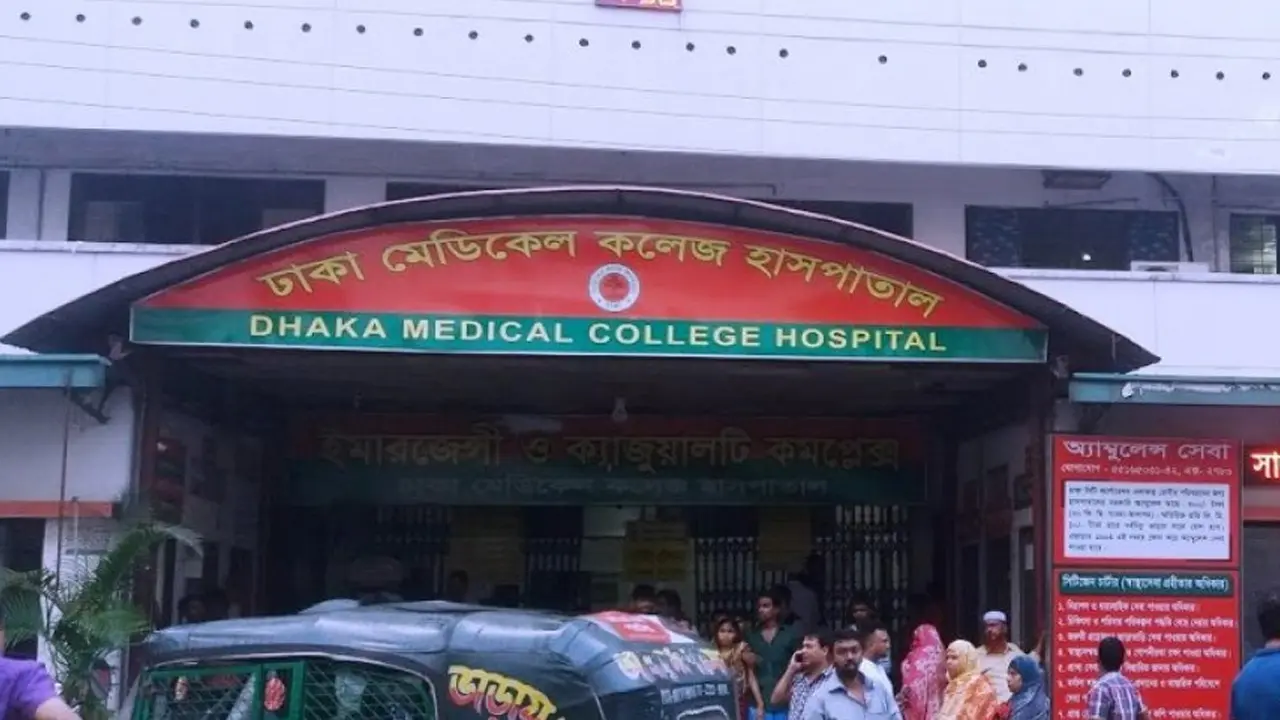 ঢামেকে পড়ে আছে নবজাতকের মরদেহ, ইনচার্জ বললেন— আমার দায়িত্ব না