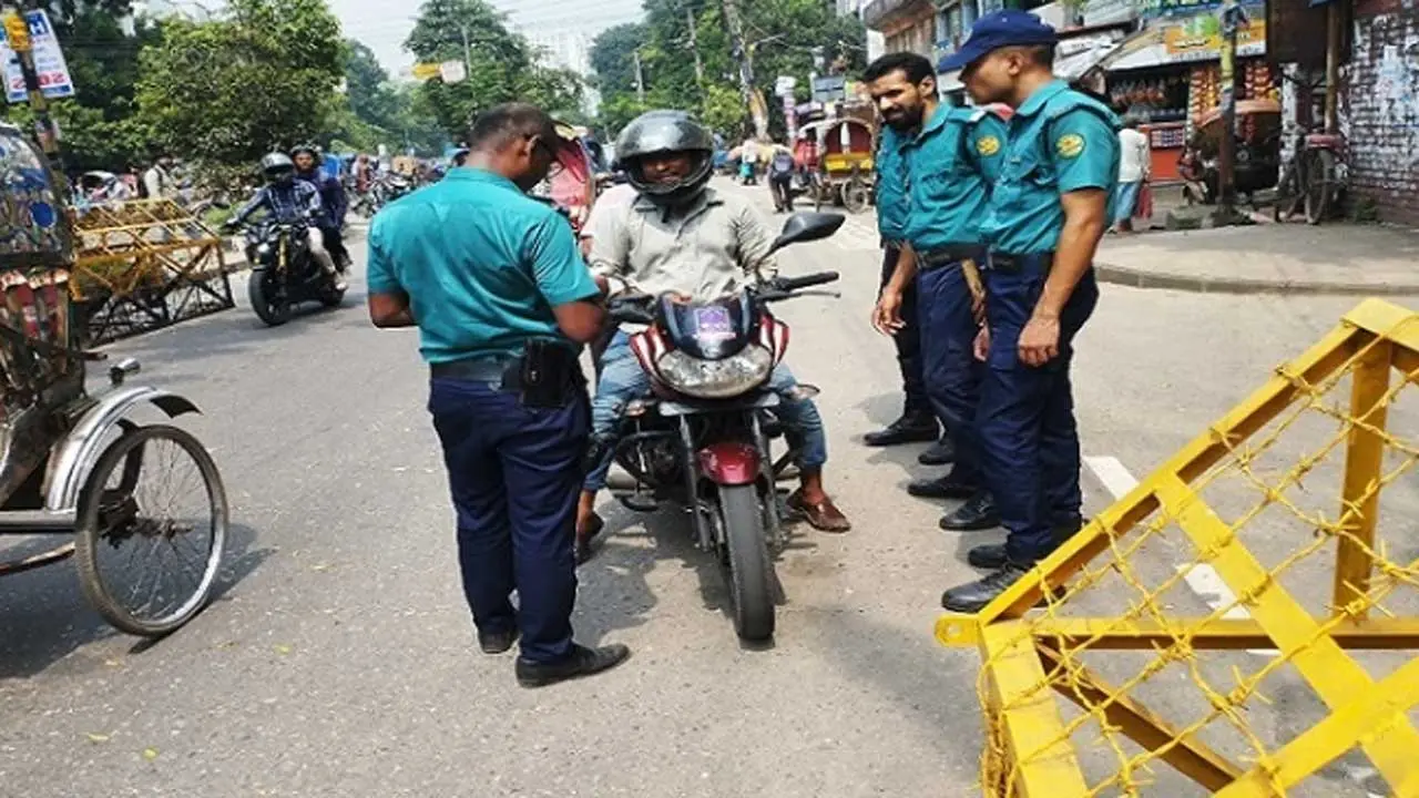 ট্রাফিক আইন লঙ্ঘনে ২১৮৩ মামলা, ৭৯ লাখ টাকা জরিমানা