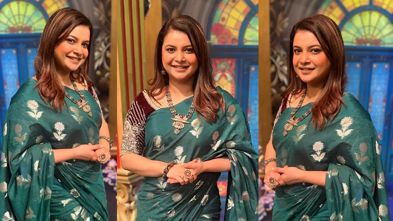 শাড়িতে ভক্তদের নজর কাড়লেন শবনম ফারিয়া