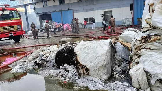 সোনারগাঁয়ে টিস্যু কারখানার আগুন নিয়ন্ত্রণে