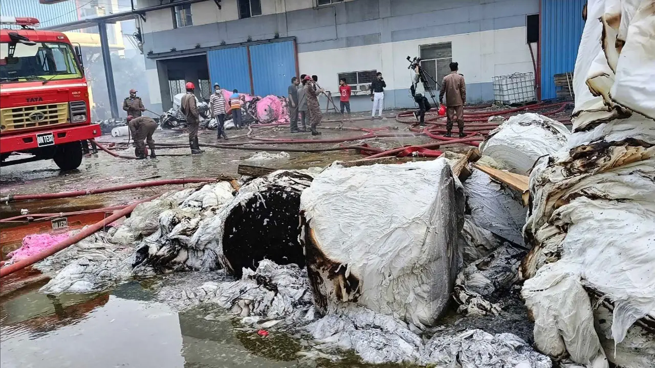 সোনারগাঁয়ে টিস্যু কারখানার আগুন নিয়ন্ত্রণে