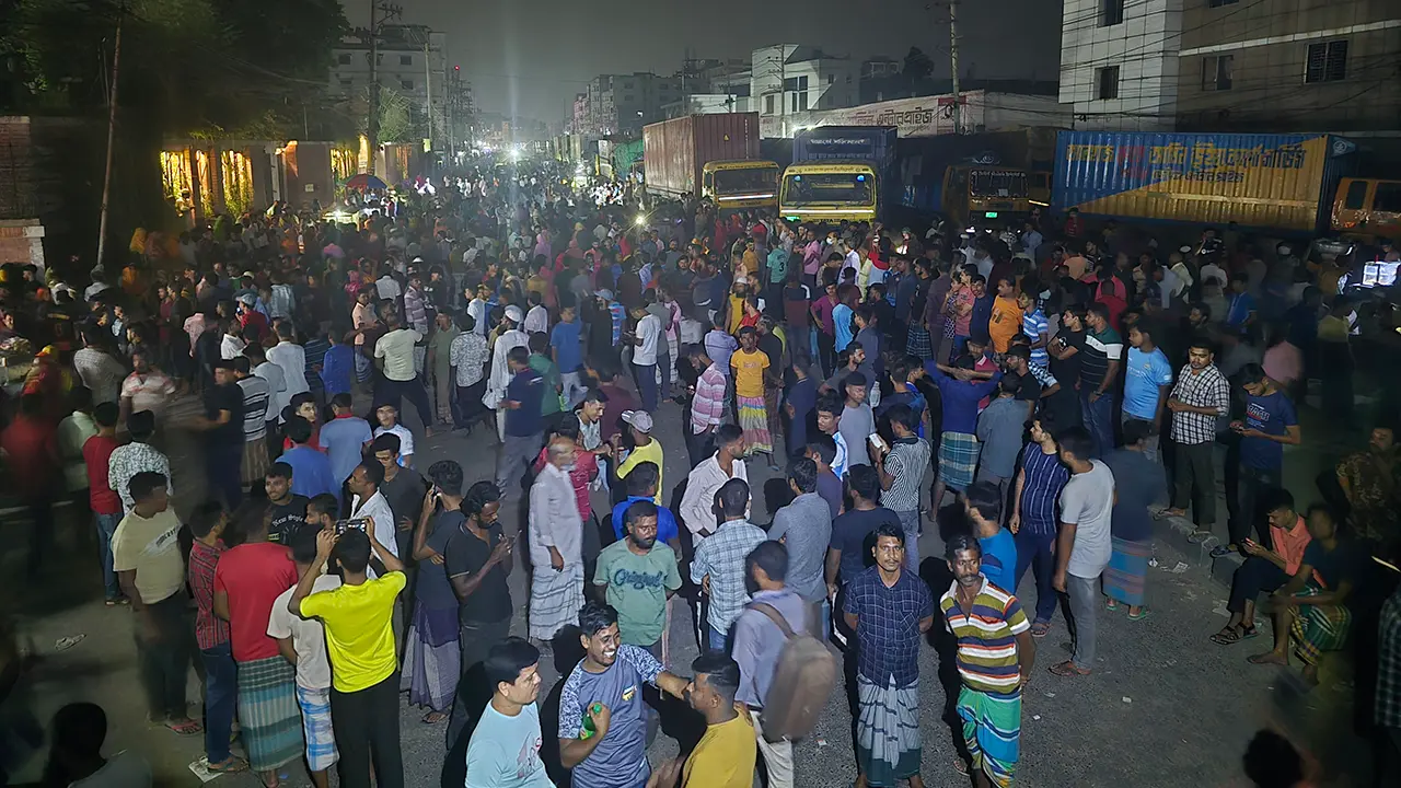 ৬০ ঘণ্টায় গড়াল অবরোধ, বেতন দিলে তবেই প্রত্যাহার