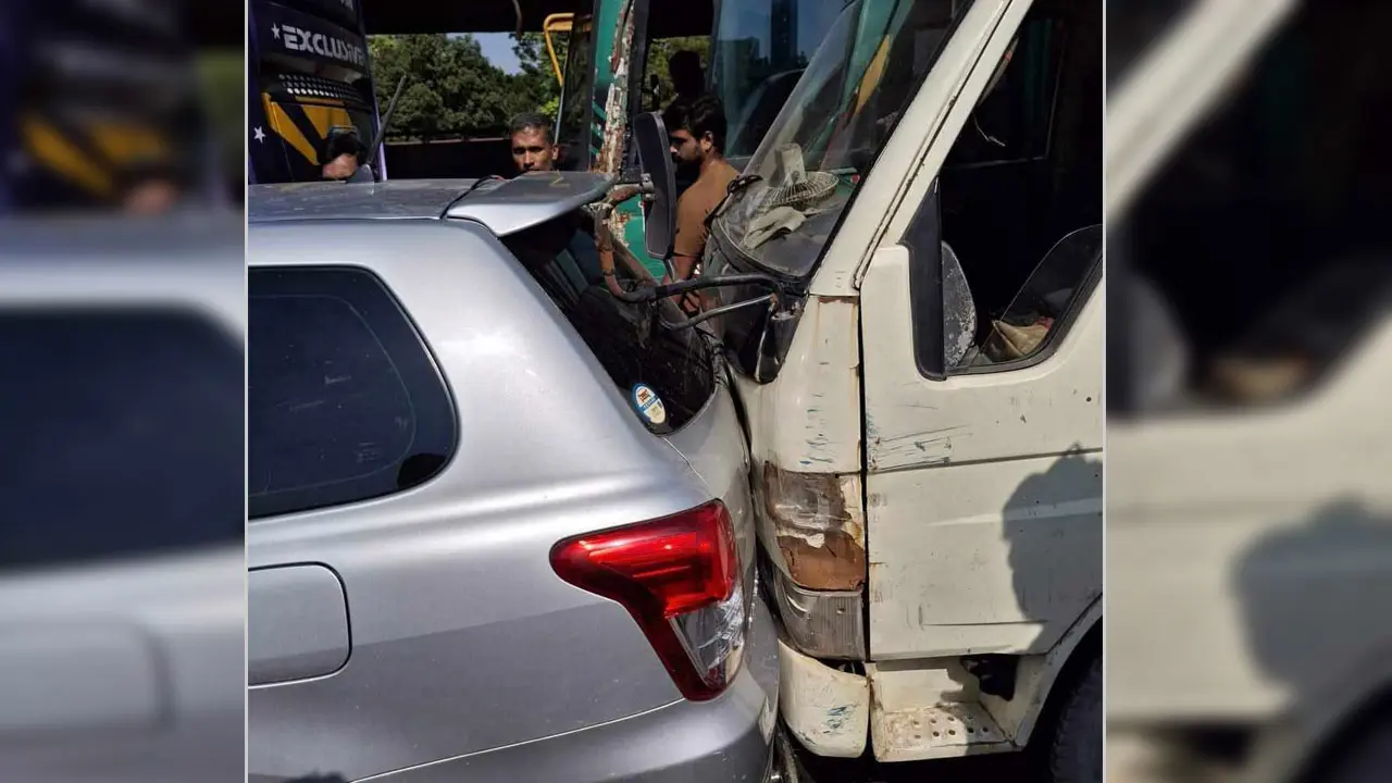 হাসনাত আবদুল্লাহর গাড়িতে আবার পিকআপের ধাক্কা