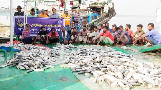 বাগেরহাটে এতিম ও দুস্থরা পেল ১৮০ মণ ইলিশ 