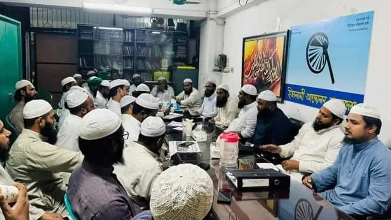 মানুষ আর সন্ত্রাস-অসাধুদের ক্ষমতার দৌরাত্ম্য দেখতে চায় না