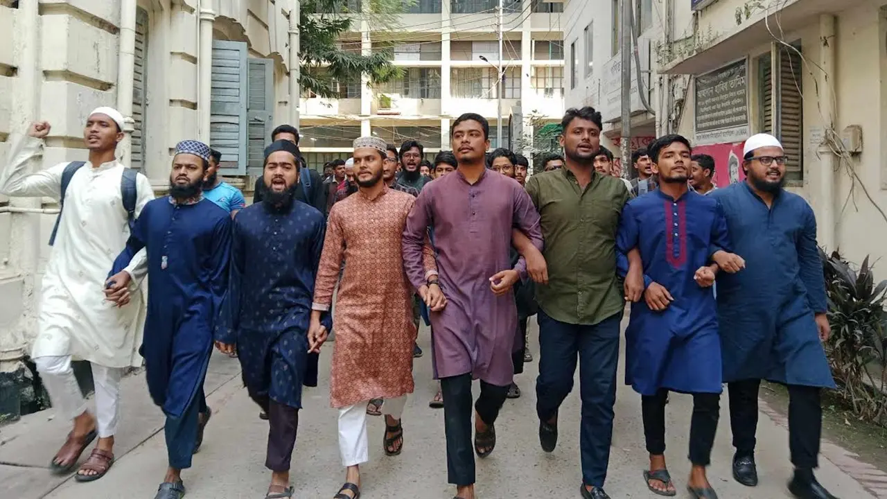আইনজীবী আলিফ হত্যার প্রতিবাদে জবিতে গায়েবানা জানাজা